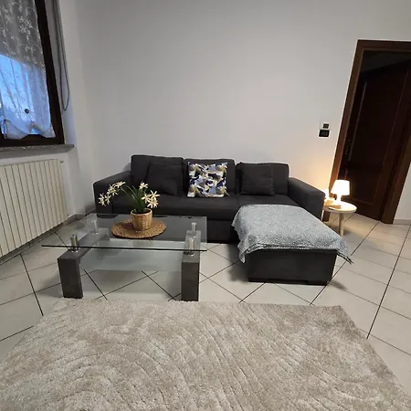 Per 4 Persone - Ascensore E Balcone * Άστι
