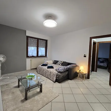 Per 4 Persone - Ascensore E Balcone Άστι